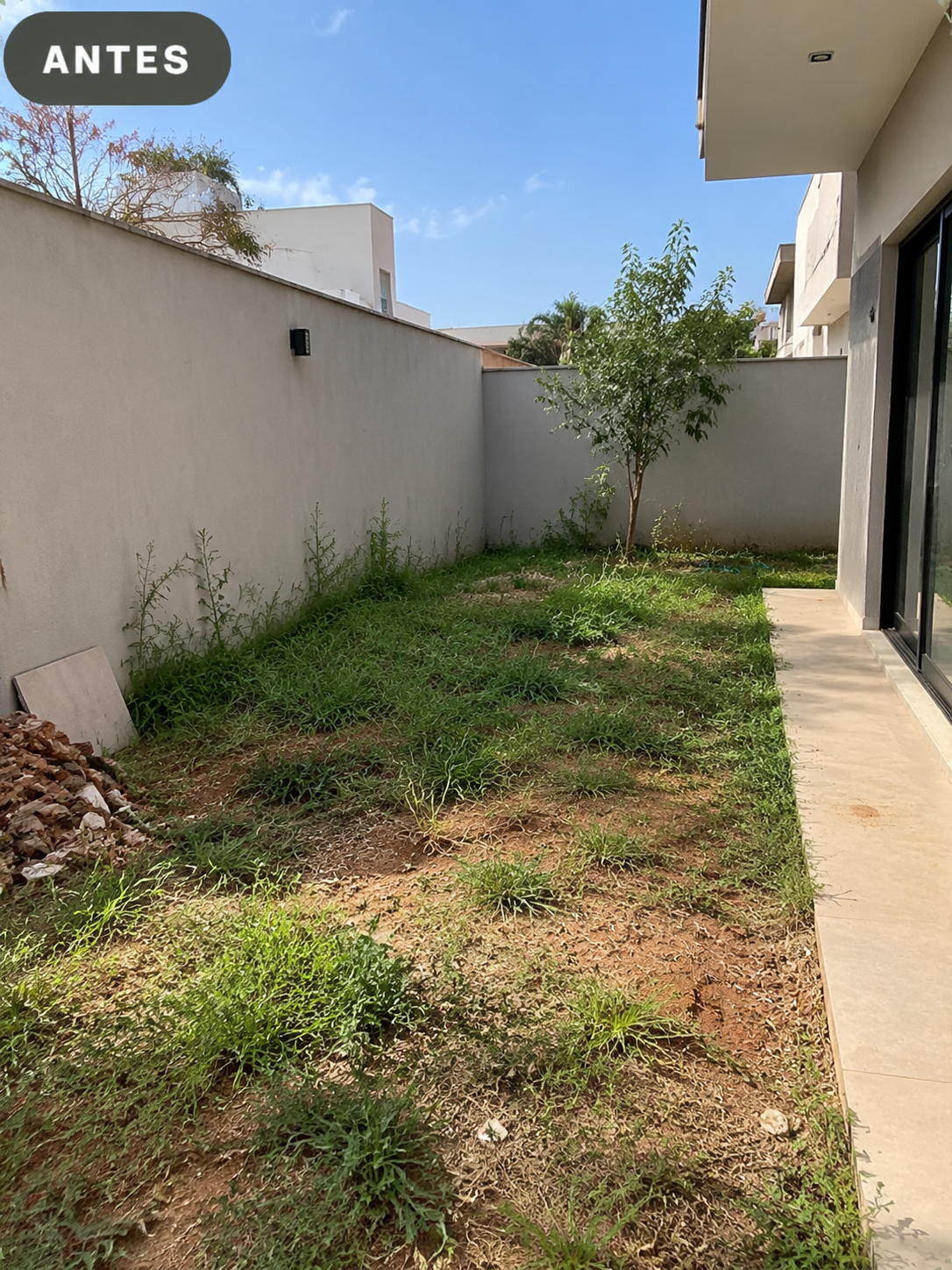 Espaço externo antes do planejamento de paisagismo